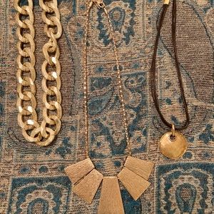 Set of 3 necklaces.